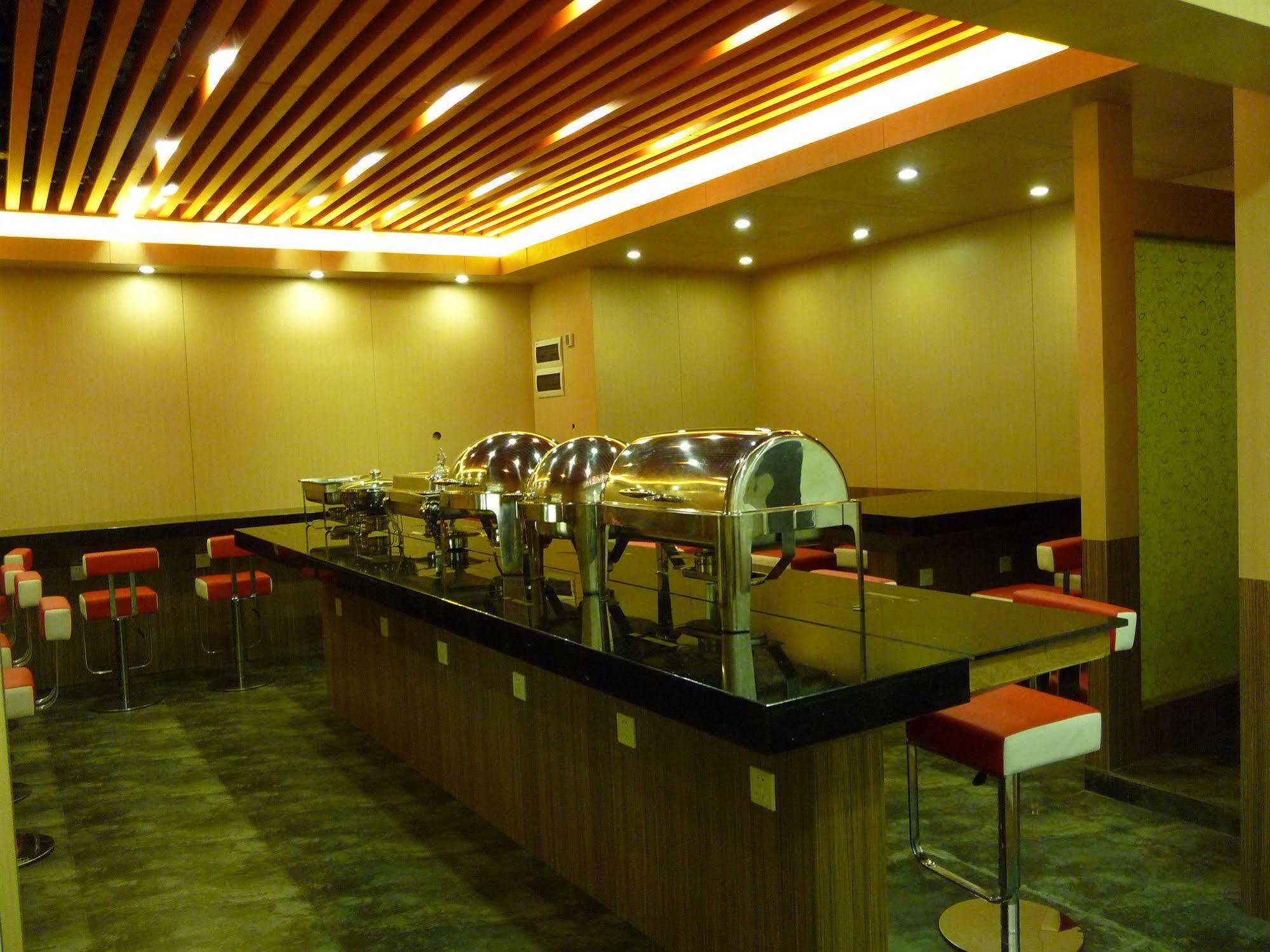 Super 8 Guangzhou Railyway Station Hotel Buitenkant foto